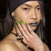 "Matcha Chrome Nails" sorgen jetzt für einen sommerlichen Hingucker