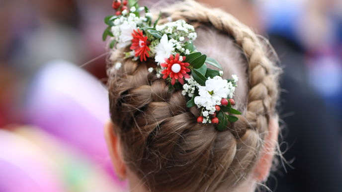 Trachten-Look: Das sind die perfekten Accessoires für kurze Haare