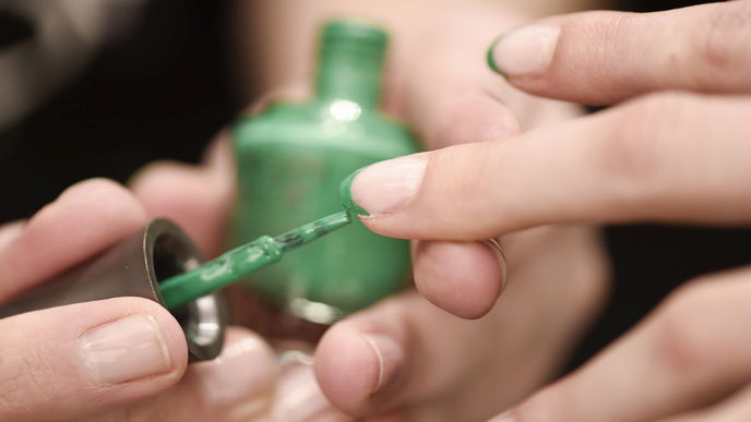 Weihnachtsnägel 2023: Mit diesen "Grinch Nails" setzt du ein Statement