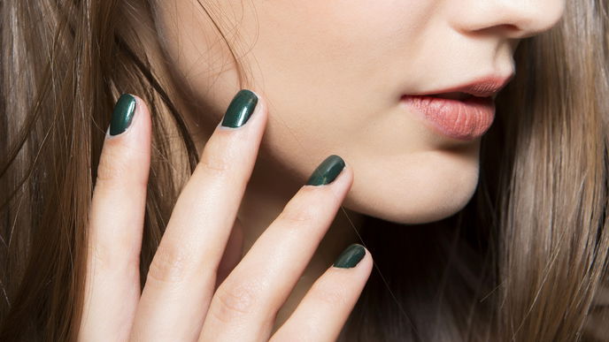 Elegante "Emerald Nails" sind ideal für den Winter – 3 tolle Designs