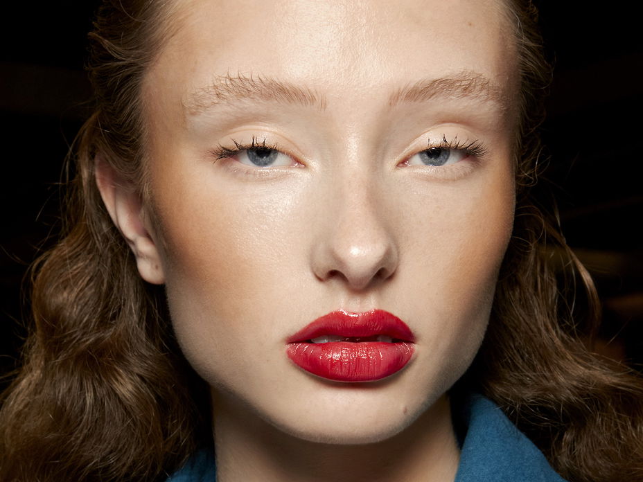 Einen strahlenden und sonnenverwöhnten Teint zaubertst du dir mit dem Tomato Girl-Make-up.