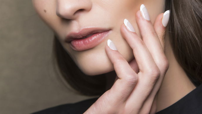 "Bow und Coquette Nails" sind die süßeste Maniküre für 2024
