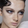Das "Baby Cat Eye" sorgt für einen Lifting-Effekt um die Augen
