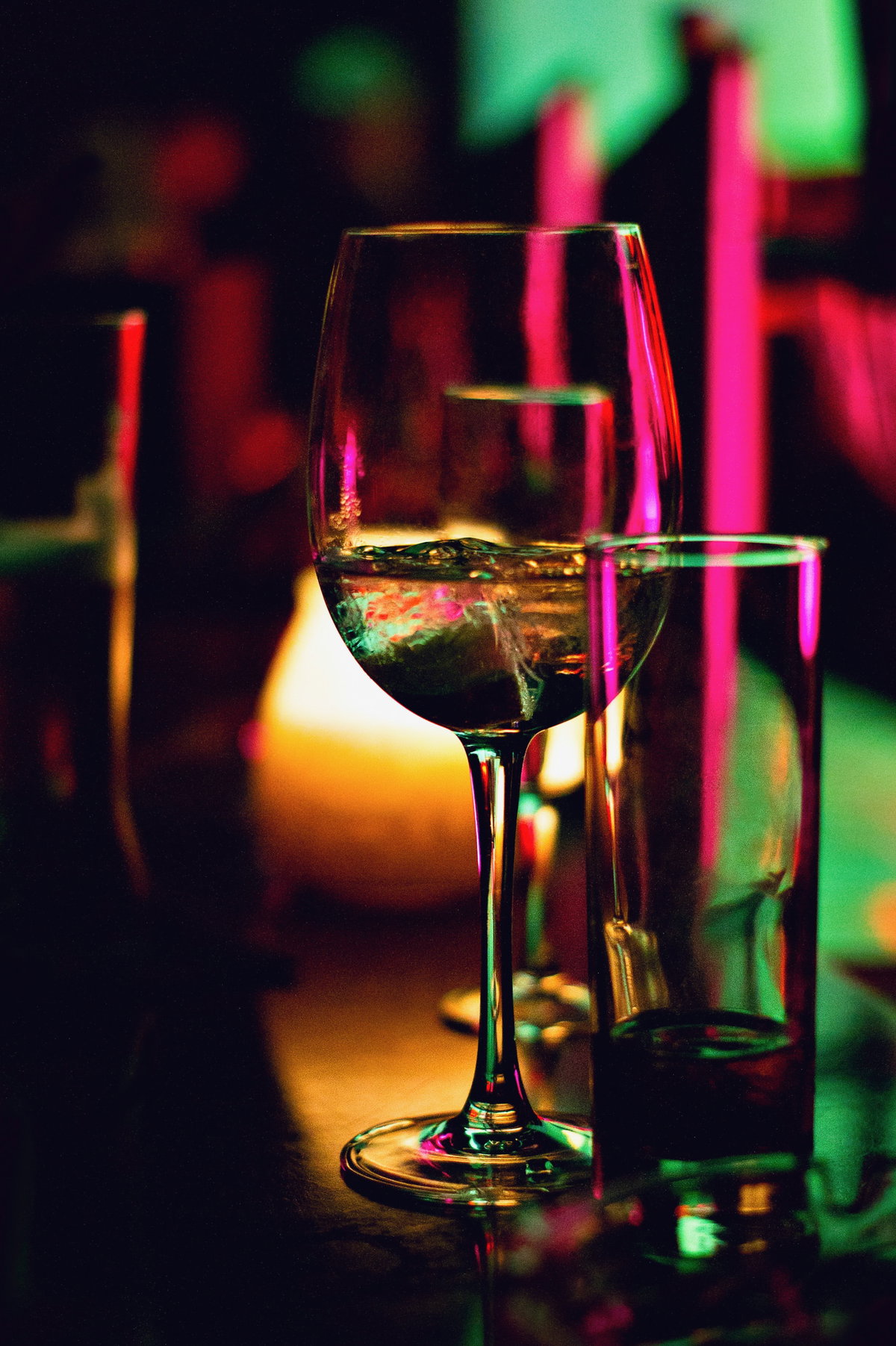 Gläser mit Alkohol