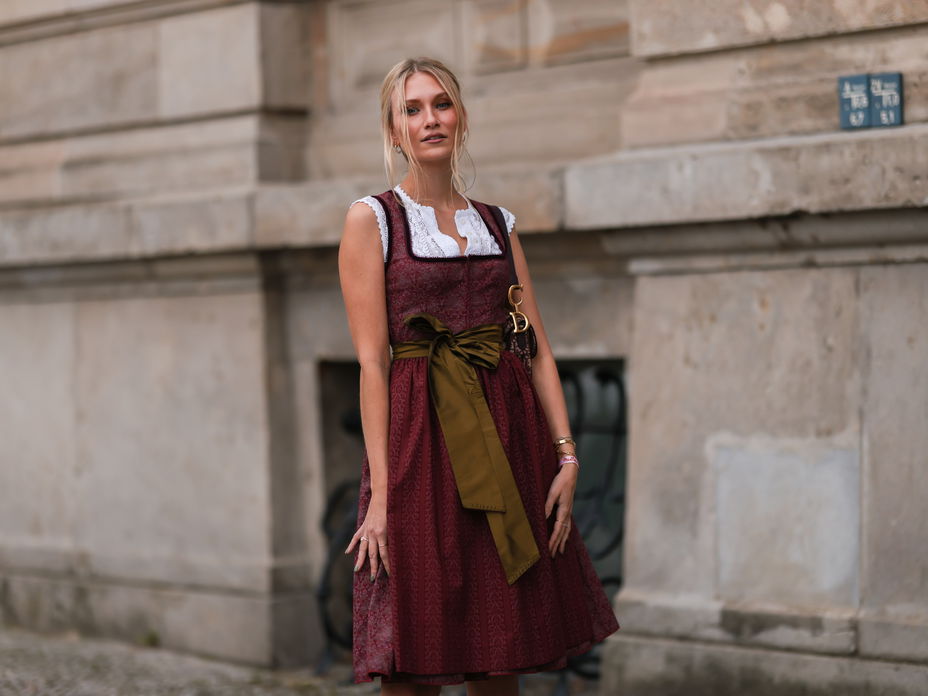 Frau im Dirndl