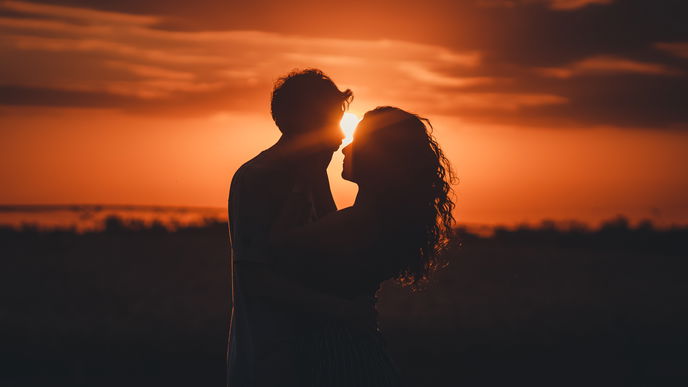 Freundschaft oder Liebe? 3 Sternzeichen müssen sich jetzt entscheiden