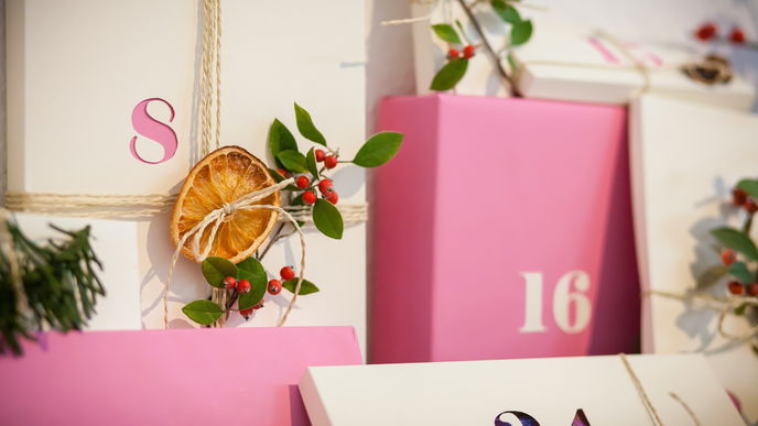 Beauty-Adventskalender 2025: Diese Modelle verschönern dir die Vorweihnachtszeit