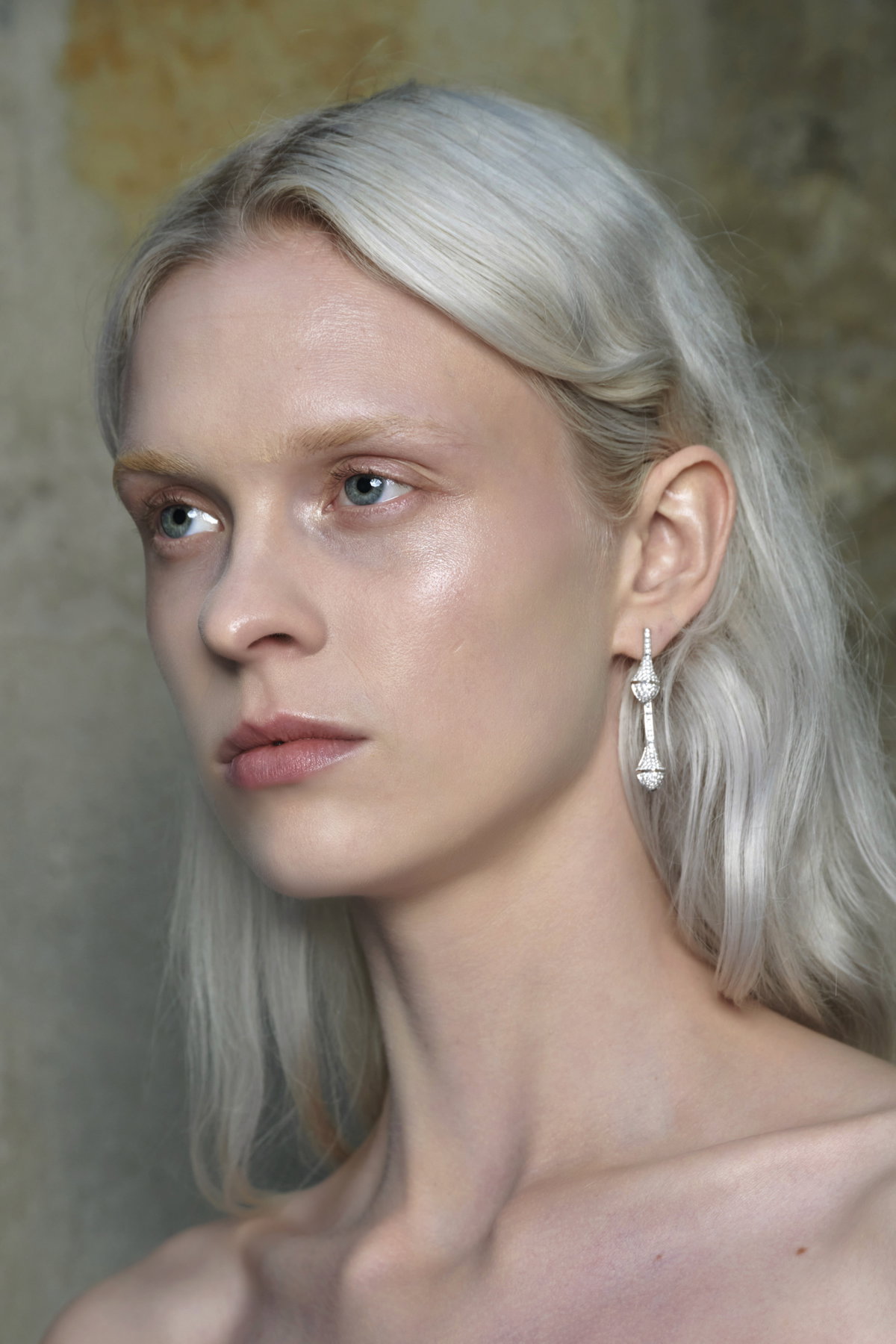 Frau mit hellen blonden Haaren
