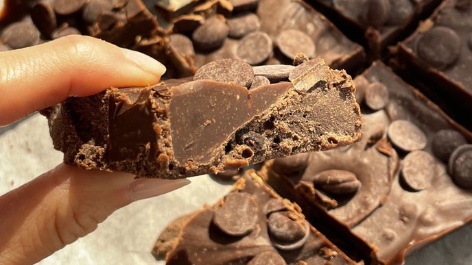 Raw Fudge Brownies: So gelingt dir das Rezept ganz ohne Backen