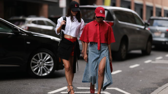 3 Looks, mit denen du die Trendfarbe Rot in Szene setzt