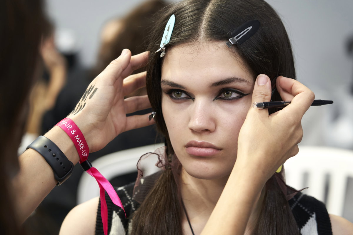 Dann ist das "Villain-Make-up" genau das Richtige für dich – wir verraten dir, was es mit dem Hype auf sich hat und wie du den Look nachschminken kannst.