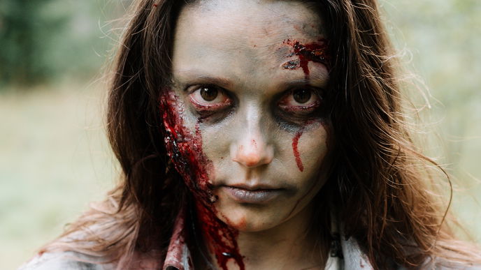 Zombie schminken: So gelingt das Halloween Make-up Step by Step