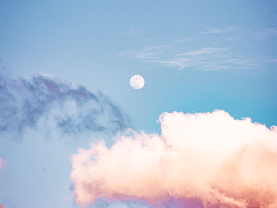 Mond in den Wolken