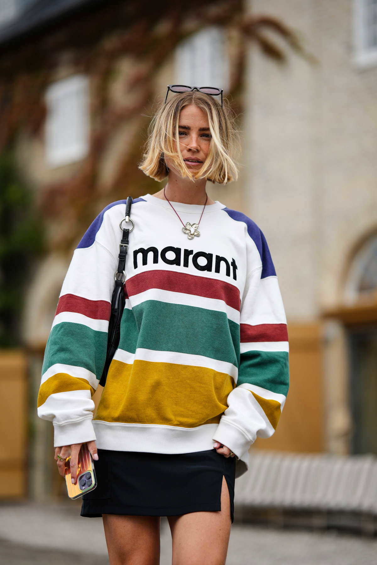 Der Balayage Bob ist ein angesagter Haartrend, der natürliche Highlights und einen stylischen Schnitt miteinander vereint. Perfekt für einen sonnengeküssten Look – egal ob im Sommer oder im Winter.