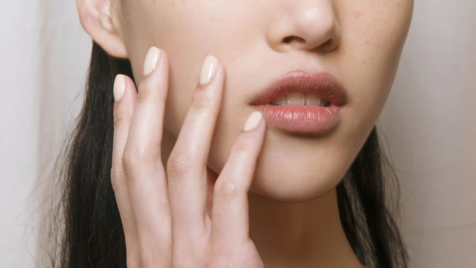 Nagel-Trends: "Hafermilch" ist die eleganteste Nagellackfarbe im Herbst