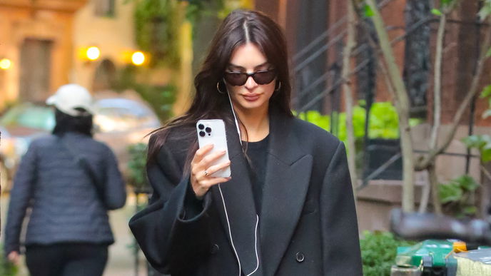 Wir kaufen Emily Ratajkowski diesen Mantel für den Herbst nach