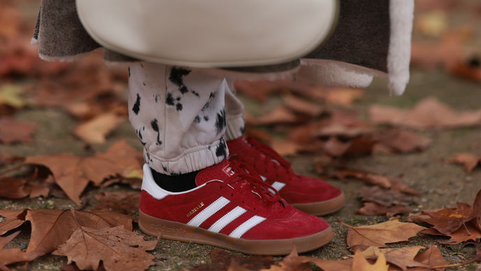 3 bunte Trend-Sneaker, die im Herbst gute Laune machen