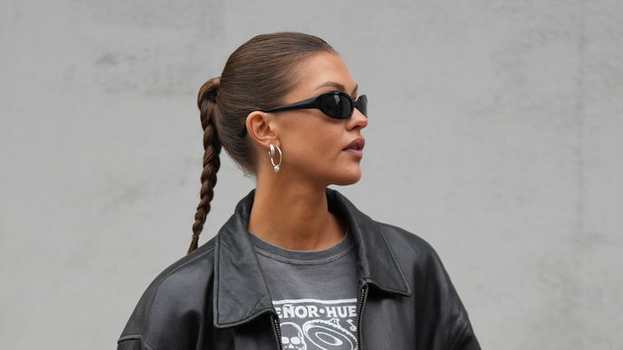 Diese 3 Frisuren im Sleek-Look sind perfekt bei einem fettigen Haaransatz