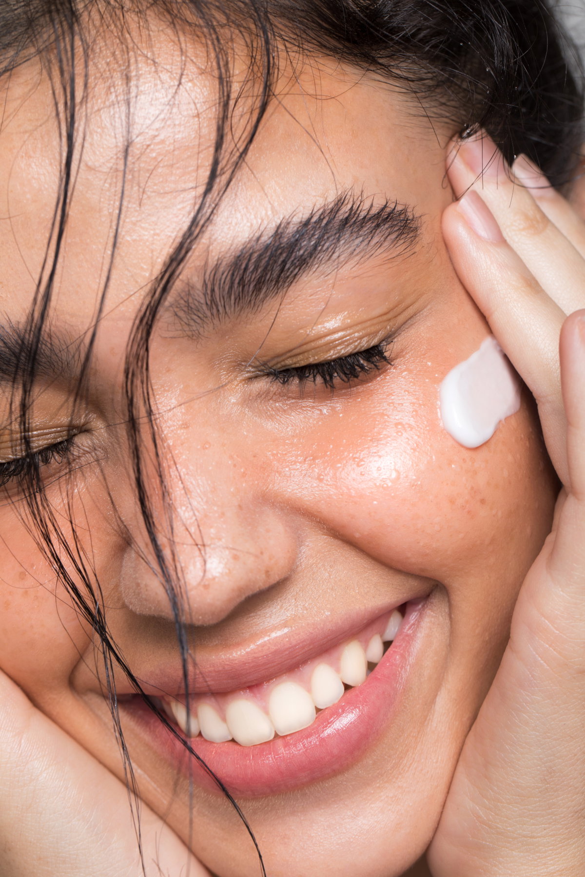 Mit der "Moisture Sandwich" Methode, bekommt unsere Haut diesen Herbst und Winter eine Extraportion Feuchtigkeit!