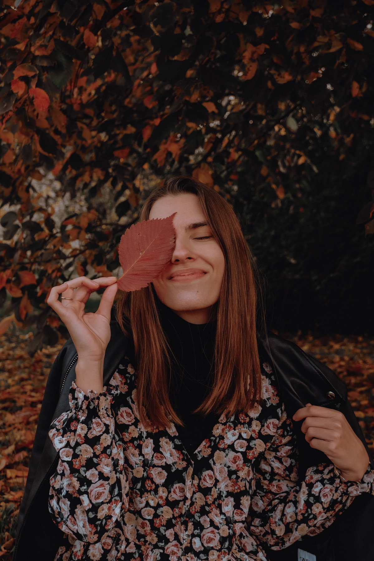 Frau im Herbst