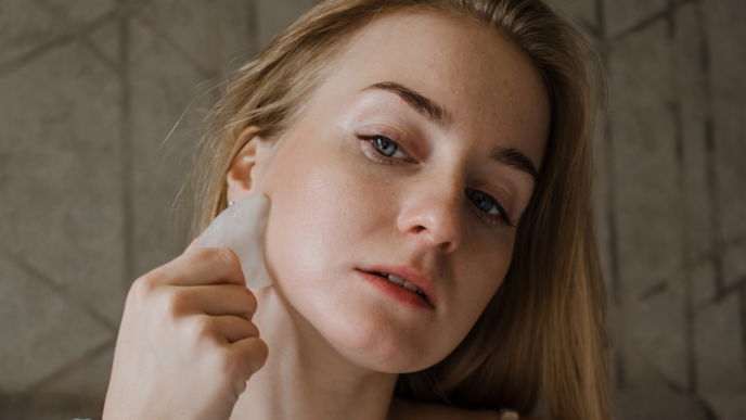 Lymphdrainage im Gesicht: Die beste Massagetechnik gegen Schwellungen
