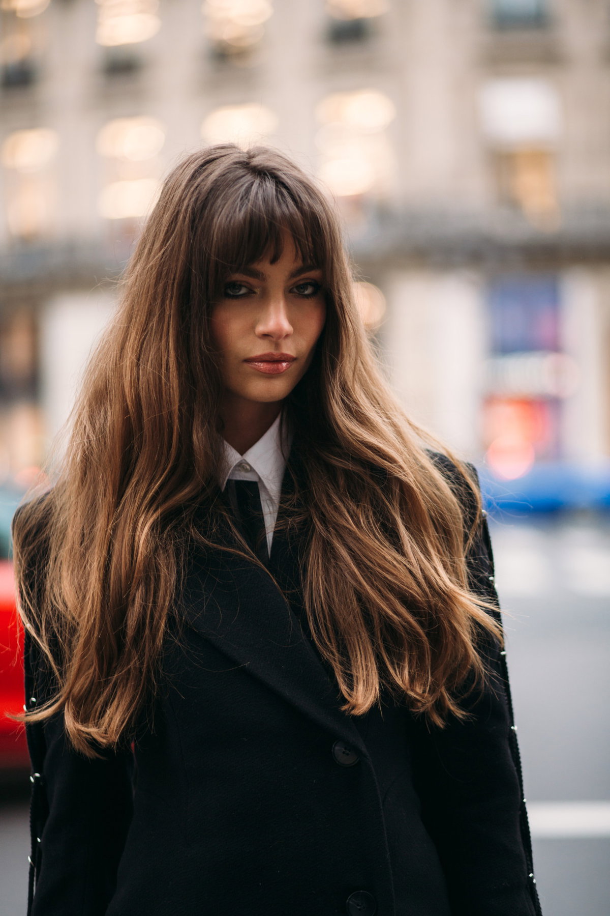 "Razor Bangs" sind eine tolle Wahl, wenn du deinem Haar einen neuen Look verpassen möchtest.