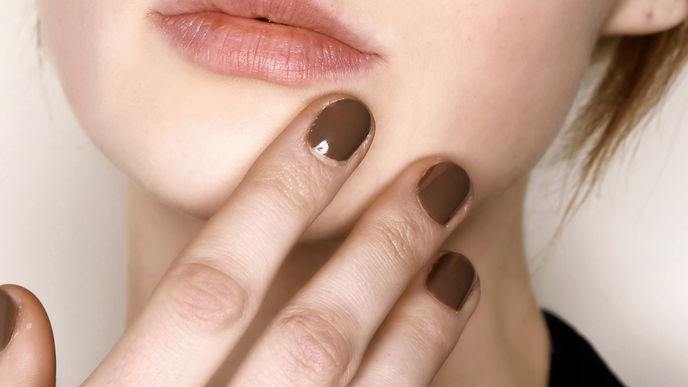 Zum Anbeißen! Die "Hot Chocolate Nails" tragen wir in dieser Saison auf den Fingernägeln 