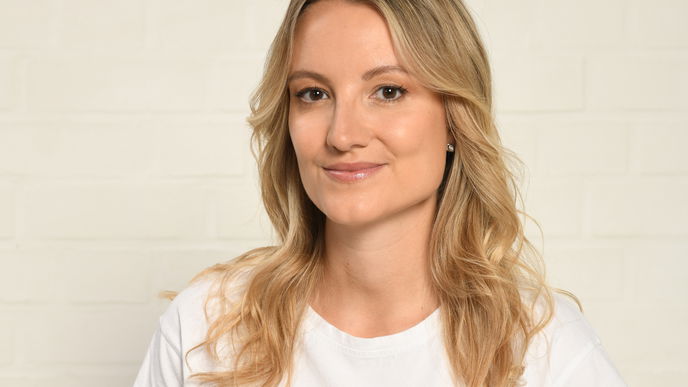 Brustkrebs: "Für Angehörige ist es schwer, das eigene Leben zu stemmen" - Interview mit Vanessa Eichholz