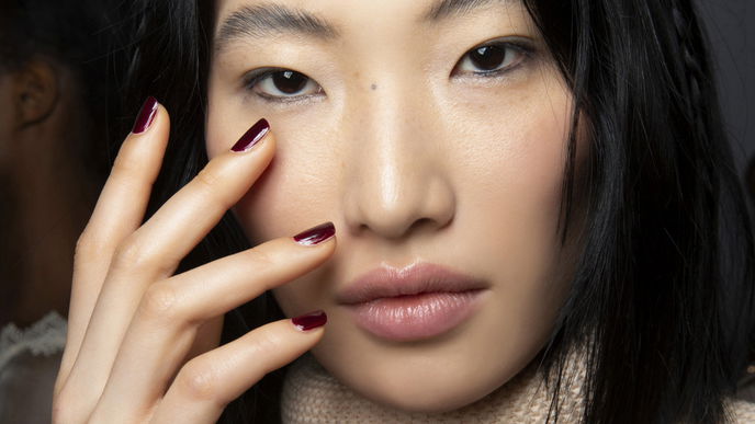 "Wine Nails" gehören zu den angesagtesten Nagel-Trends im Herbst