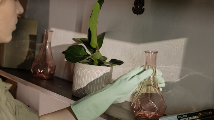Wohnzimmer putzen: Mit diesen 5 genialen Tricks bleibt es immer sauber