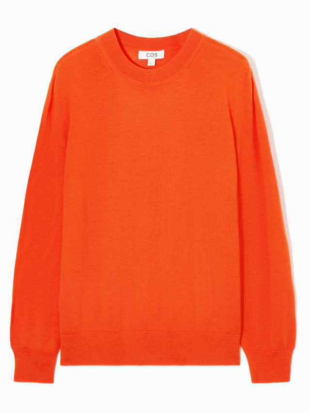 Weihnachtsgeschenke für Mama unter 100 Euro: Pullover von COS