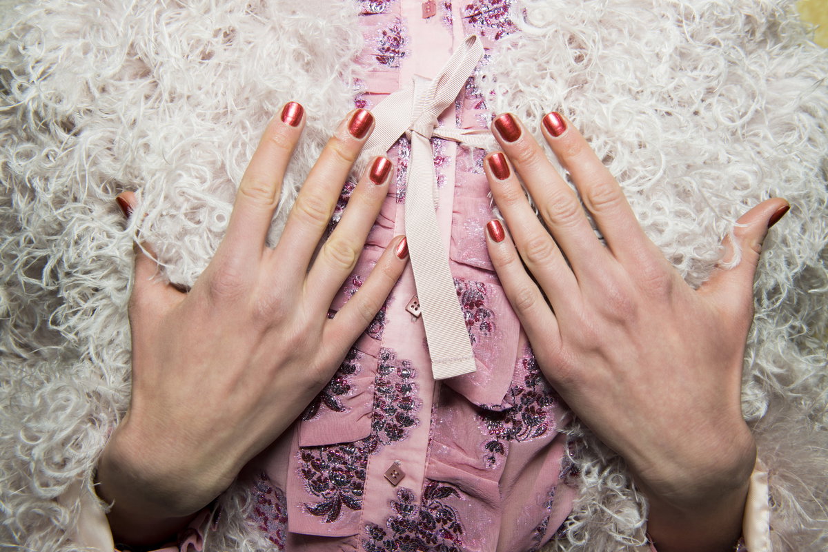 Rote Glazed Nails