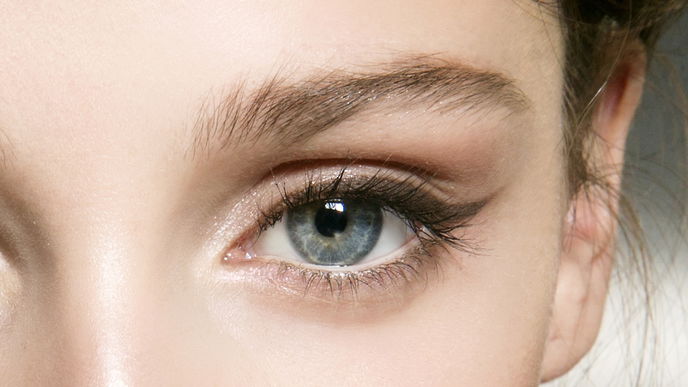 Im Winter 2025 tragen wir nur noch den Zimt-Eyeliner