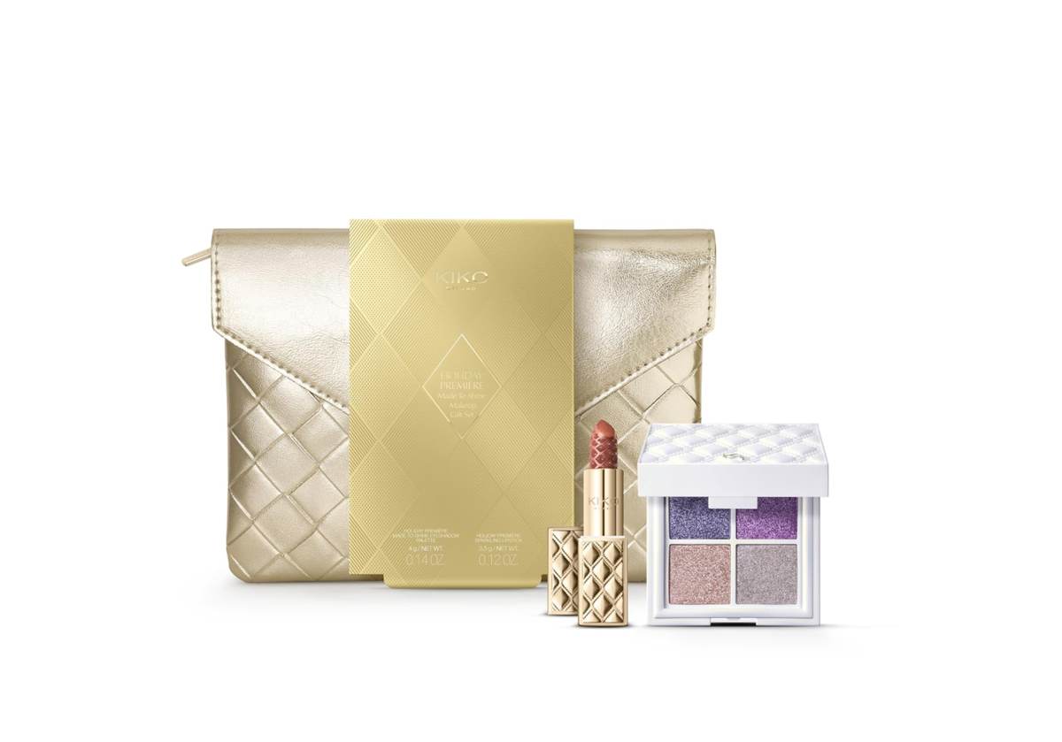 Ganz egal, ob du deine Liebsten oder dich selber beschenken möchtest: Das "Holiday Première Made To Shine Makeup Gift Set" von KIKO Milano lässt die Beauty-Herzen garantiert höherschlagen. Das Set enthält eine hochpigmentierte Lidschattenpalette mit vier Lidschattennuancen in kombitauglichen Farben mit metallischem Finish für einen fesselnden Blick sowie ein Lippenstift mit einem überraschenden metallischen Glitzer-Finish und Lebkuchenduft im Buntstift-Format mit eleganter Stepp-Prägung – we love! Für rund 30 Euro sicherst du dir das Duo bei Amazon.