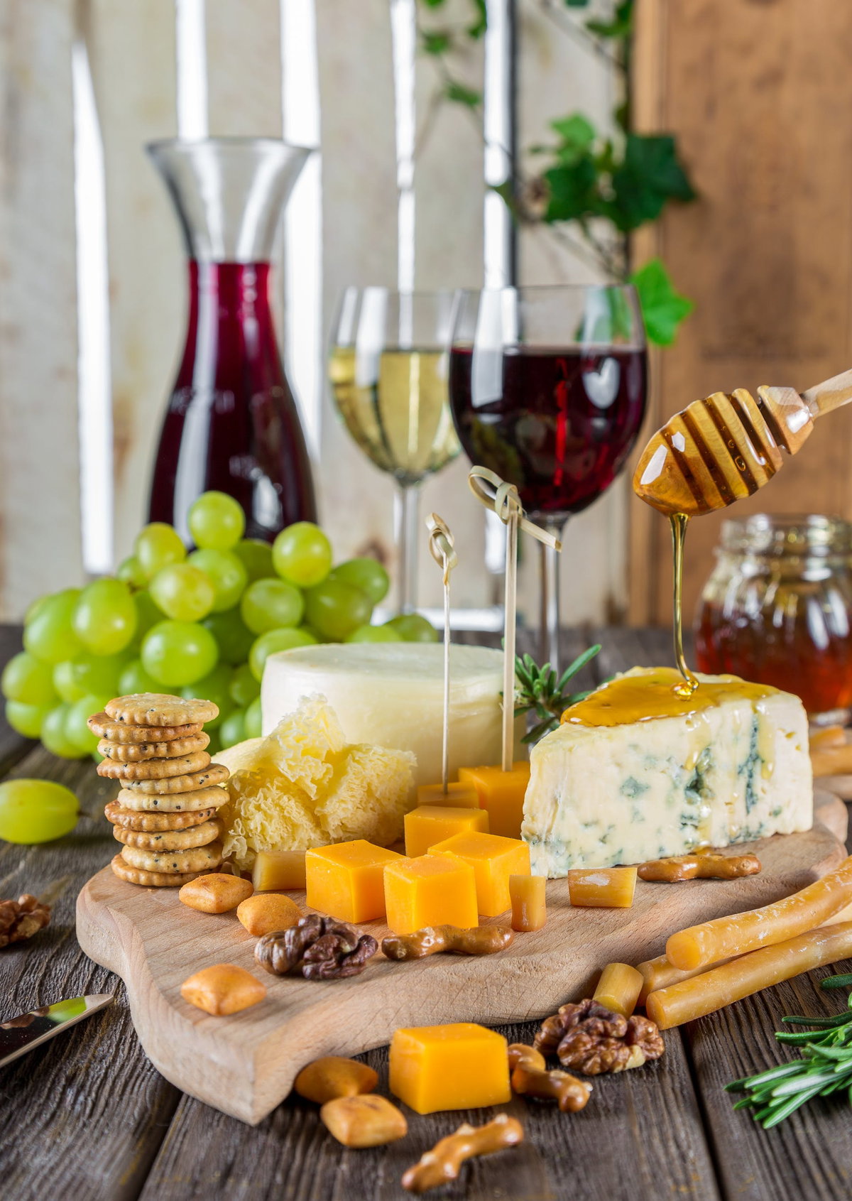 Weihnachtsgeschenke für die Mama unter 100 Euro: Käse und Wein von Cheezy