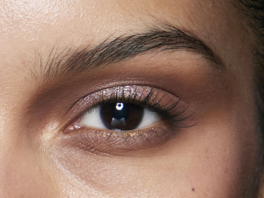 XXL-Lashes gefällig? Als Beauty-Junkie schwöre ich auf ein bestimmtes Serum, das wirklich hält, was es verspricht.