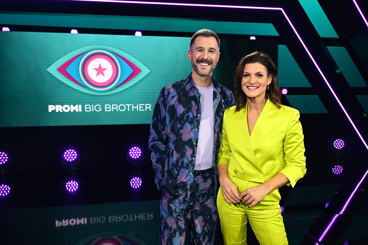 Marlene Lufen und Jochen Schropp stehem im "Promi Big Brother"-Studio