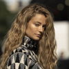 Haarfarben-Trend 2023: Teddy Bear Blond verleiht deiner Haarfarbe ein Upgrade