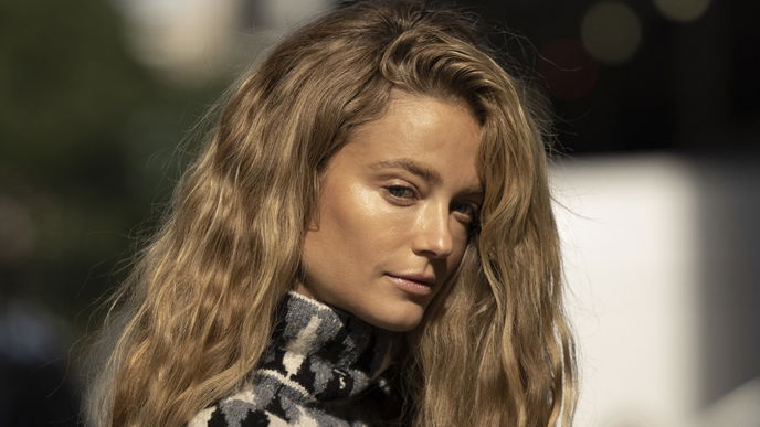Haarfarben-Trend 2023: Teddy Bear Blond verleiht deiner Haarfarbe ein Upgrade