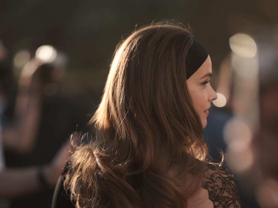 Wenn du gerade kein Haarband zur Hand hast, aber trotzdem auf den stylischen Look nicht verzichten möchtest, dann ist dieser Hairstyle genau der Richtige für dich.