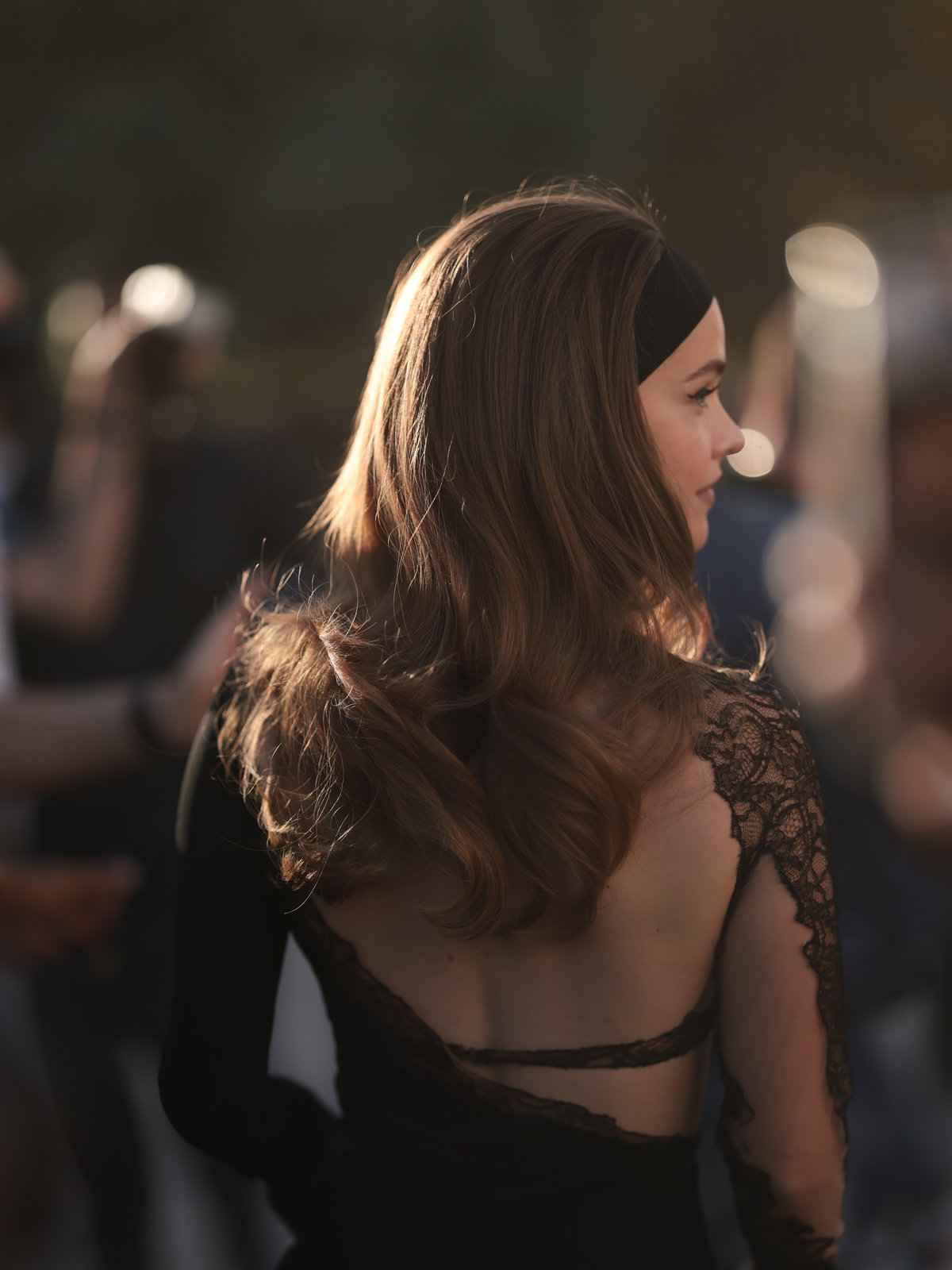 Wenn du gerade kein Haarband zur Hand hast, aber trotzdem auf den stylischen Look nicht verzichten möchtest, dann ist dieser Hairstyle genau der Richtige für dich.