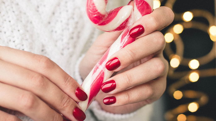 Nagel-Trends 2023: "Candy Cane French Nails" sorgen für ein Weihnachts-Feeling
