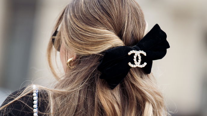 Mit diesem Accessoire veredelst du dein Silvester-Outfit in unter 3 Sekunden