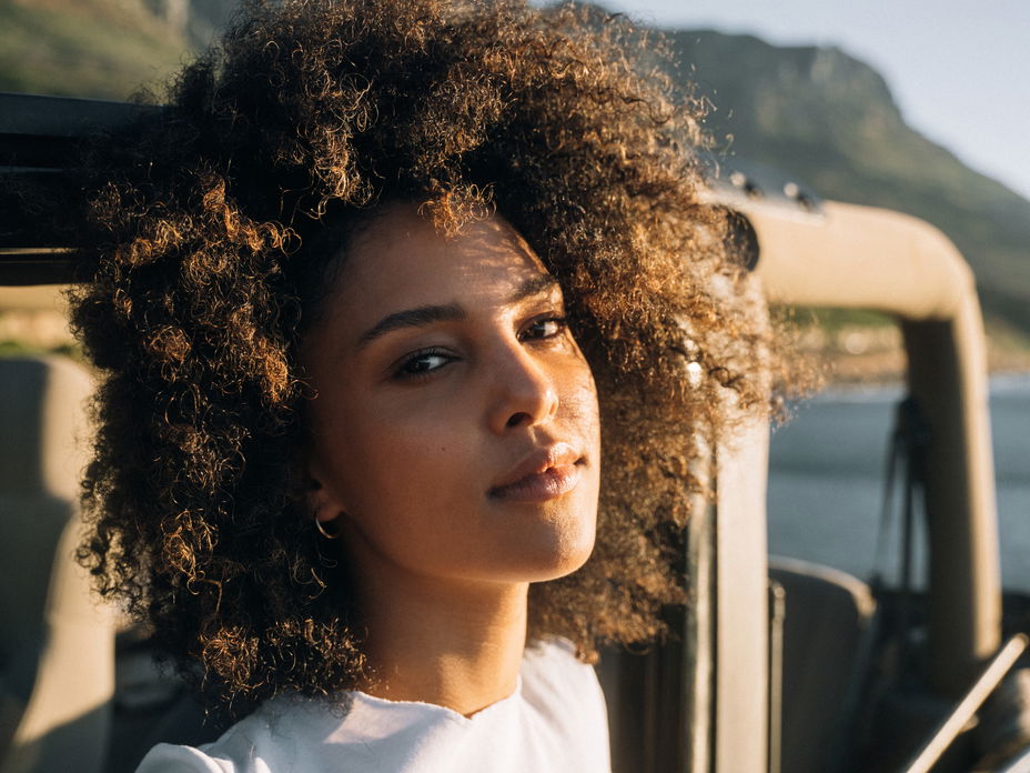 Das sind die besten 3 Pflege-Tipps für Afro-Locken - laut Expertin