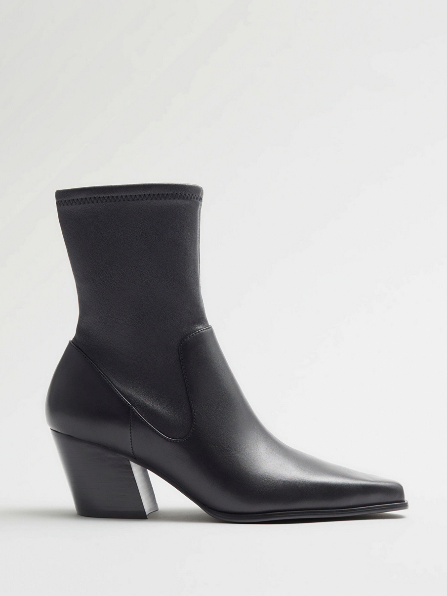 Spitze Lederstiefel in Schwarz von & Other Stories