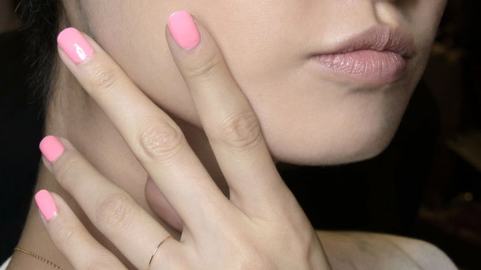 Nagel-Trend 2024: Diese schlichte Farbe lässt deine Finger immer gepflegt aussehen
