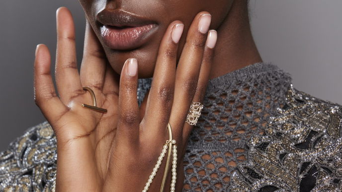 Nagel-Trend 2024: "Soap Nails" sind das minimalistische Naildesign im Winter