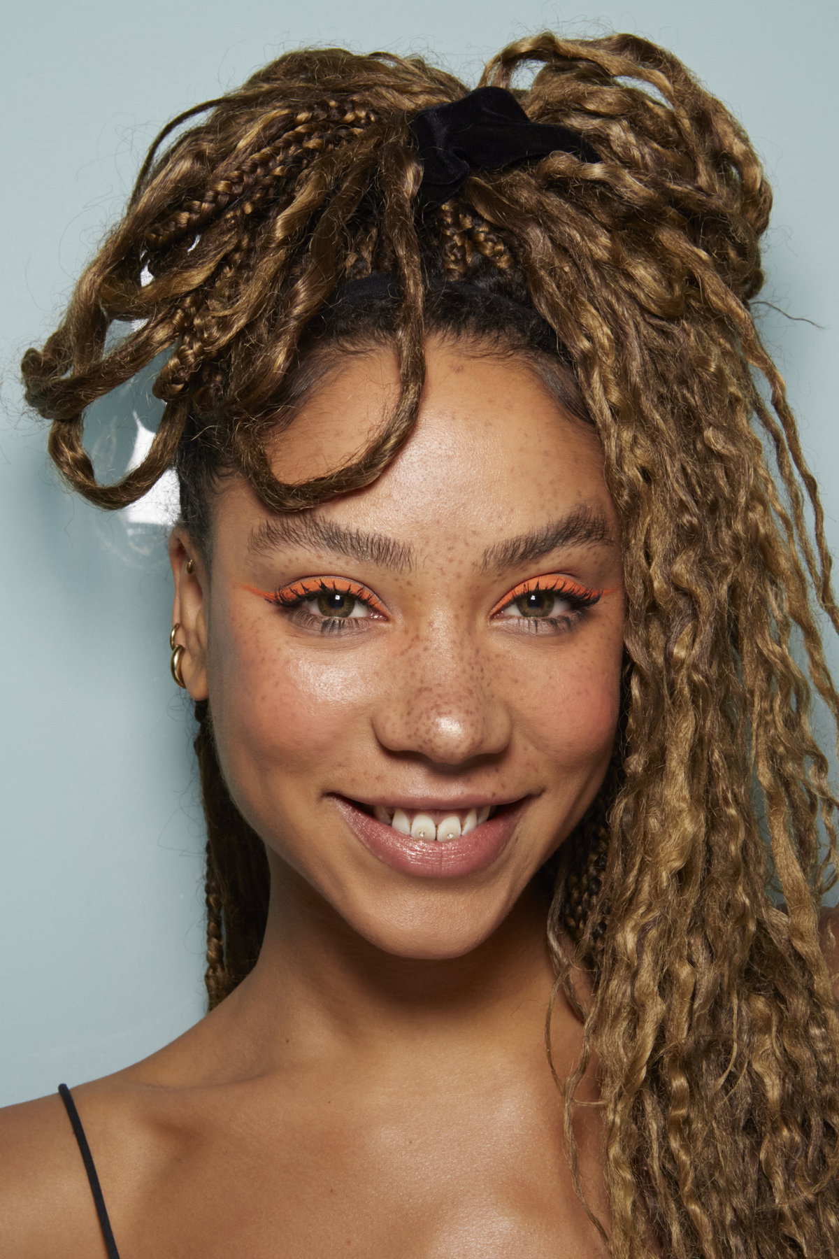 Mit einer einfachen Schritt-für-Schritt-Anleitung und einigen Tipps für langanhaltende Ergebnisse kannst du dir Fake Freckles ganz leicht selbst zaubern.