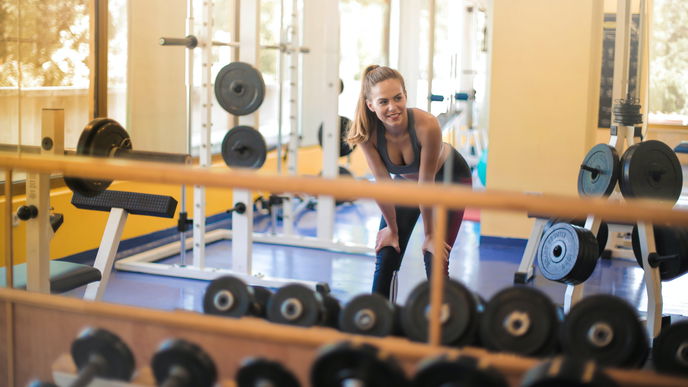5 Fehler, die wirklich jeder Anfänger im Fitnessstudio macht