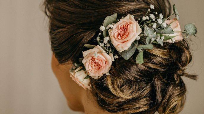 Brautfrisur mit Blumen: Die 5 schönsten Looks zum Nachmachen